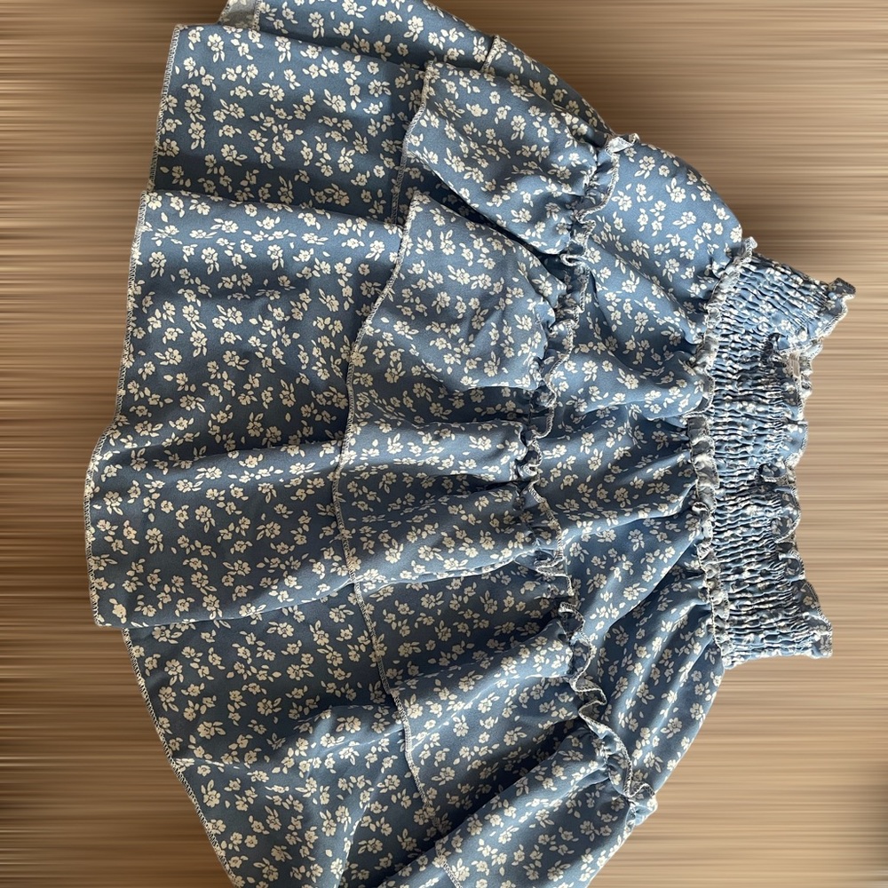 blue and white floral skirt ⭐️⭐️💙💙